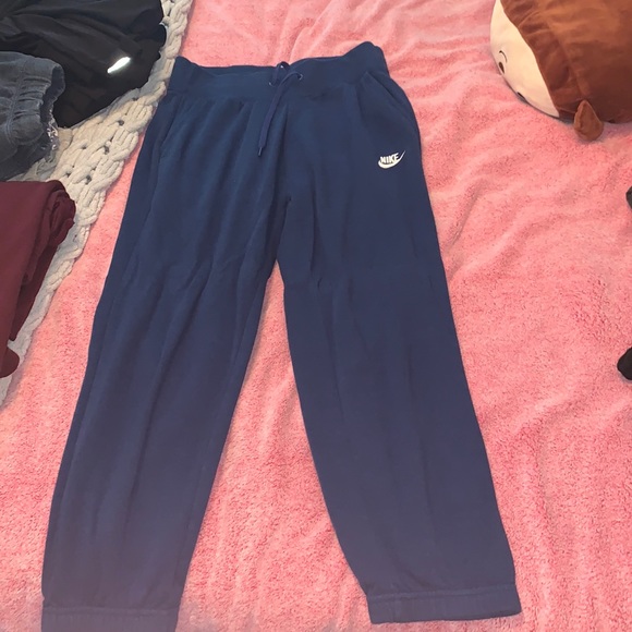 Nike Pants - Nike cropped joggers